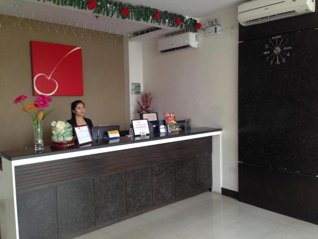 Cherry Midtown Hotel Olongapo Esterno foto