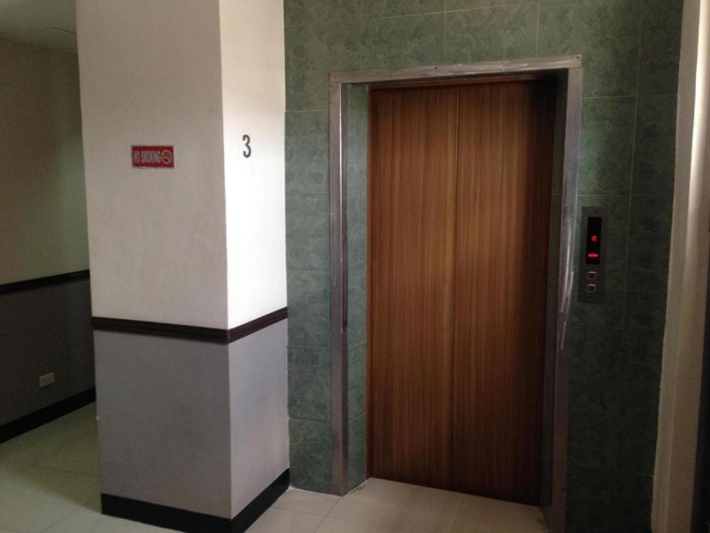 Cherry Midtown Hotel Olongapo Esterno foto