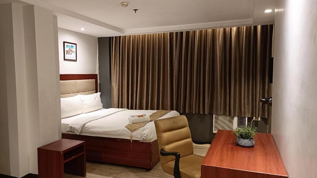 Cherry Midtown Hotel Olongapo Esterno foto