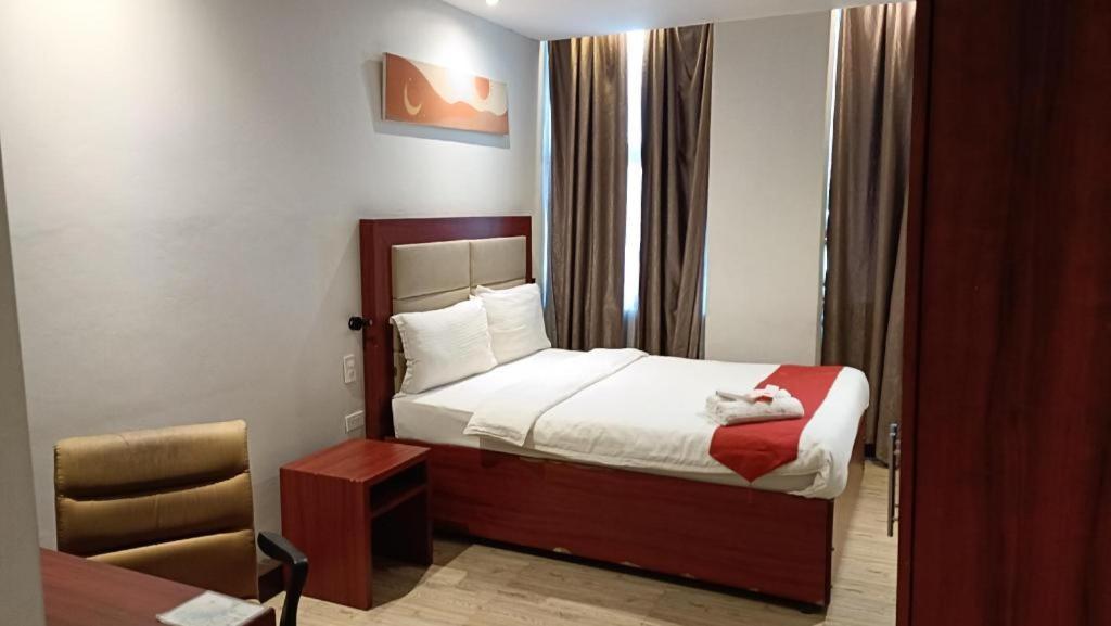 Cherry Midtown Hotel Olongapo Esterno foto