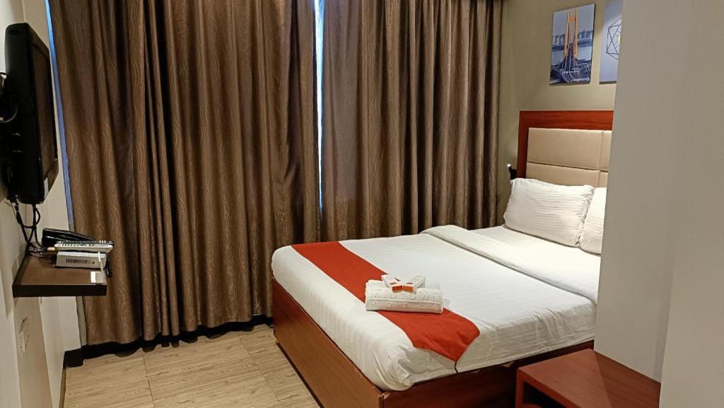 Cherry Midtown Hotel Olongapo Esterno foto