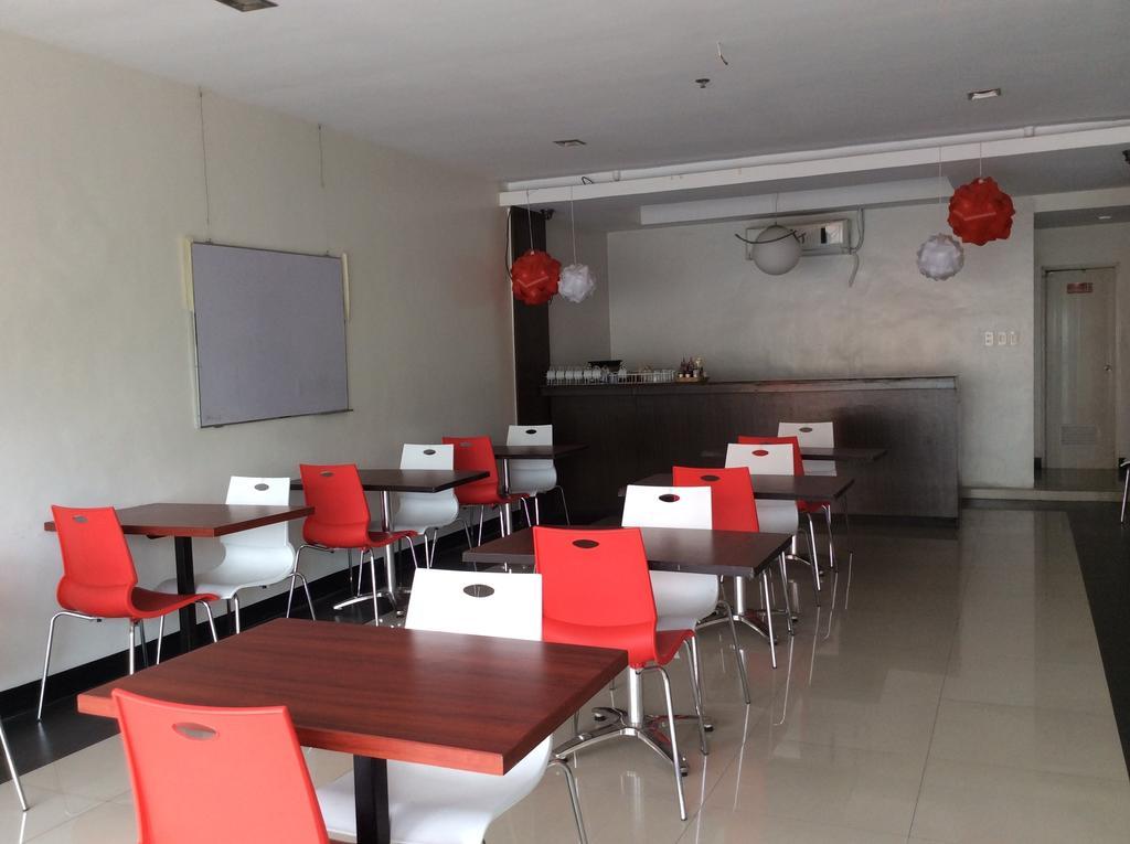 Cherry Midtown Hotel Olongapo Esterno foto