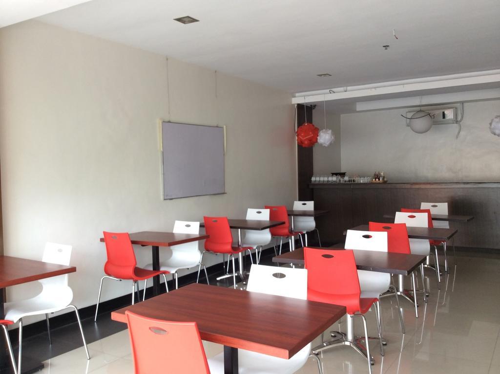 Cherry Midtown Hotel Olongapo Esterno foto