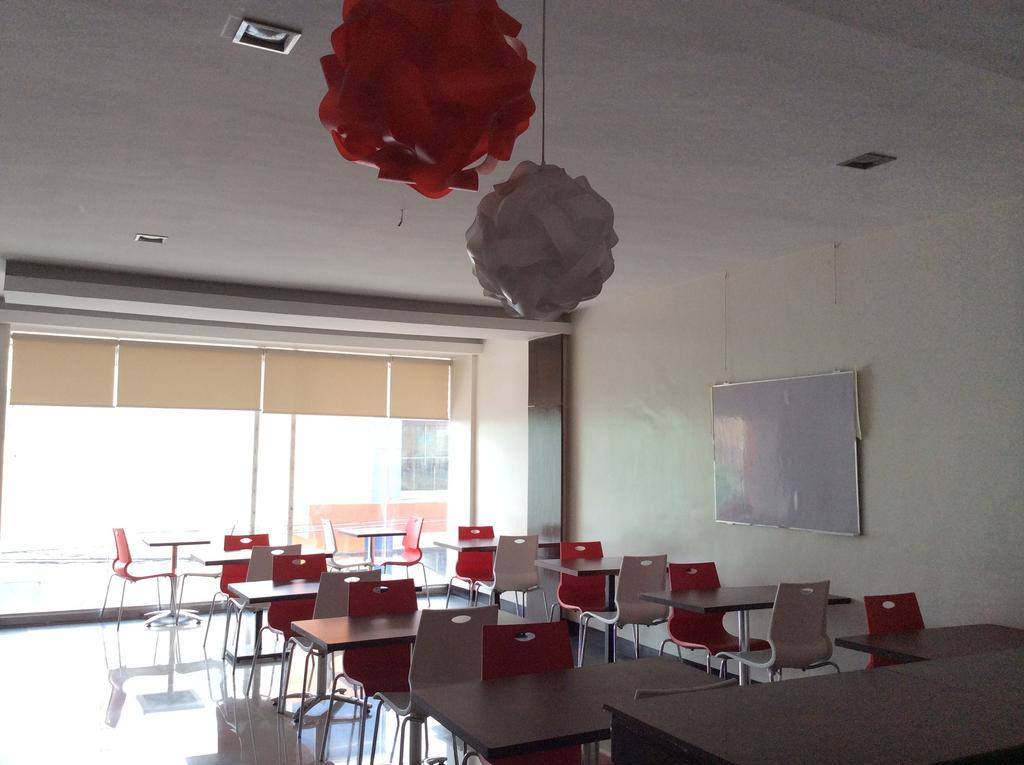 Cherry Midtown Hotel Olongapo Esterno foto
